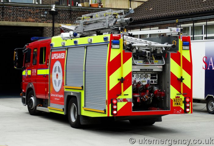 AE07 HWA London Fire Brigade Mercedes Benz Atego 1325F | UK Emergency ...